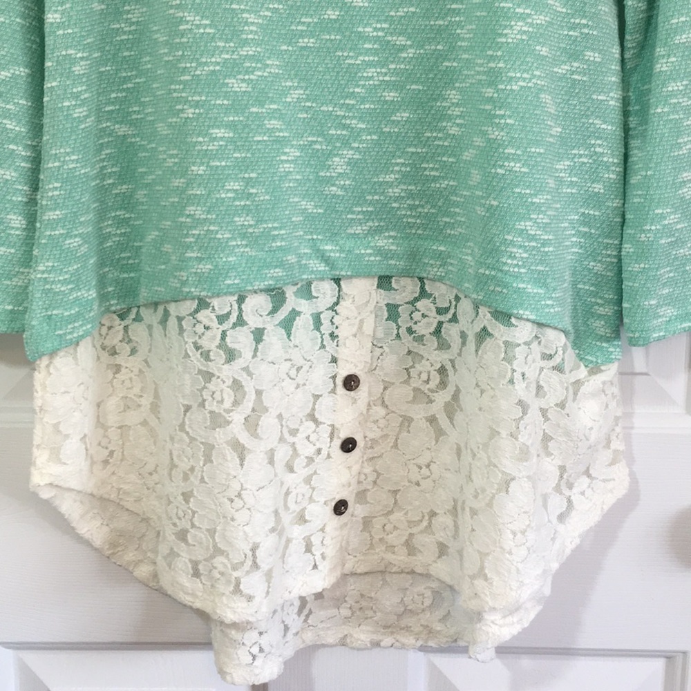 Tunic With Lace Bottom And Buttons - image 4